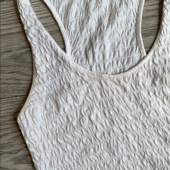 American eagle White top<3. - Picture 4 of 6